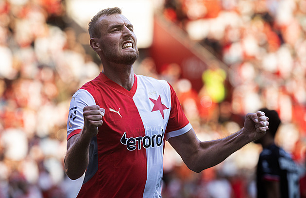 Slavia - Pardubice 2:0, klidná výhra i v deseti, góly zařídili Diouf s Chorým