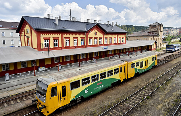 Zaveďte expresy do metropole. Lidé žádají více spojů mezi Prahou a Příbramí