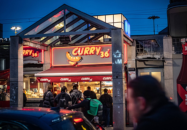 Currywurst über alles. Vyhlášená berlínská klobása slaví pětasedmdesátiny