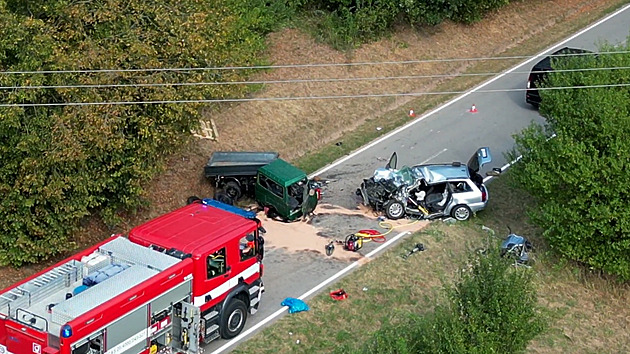 Řidič vjel do protisměru a srazil se s multikárou, risk zaplatil životem