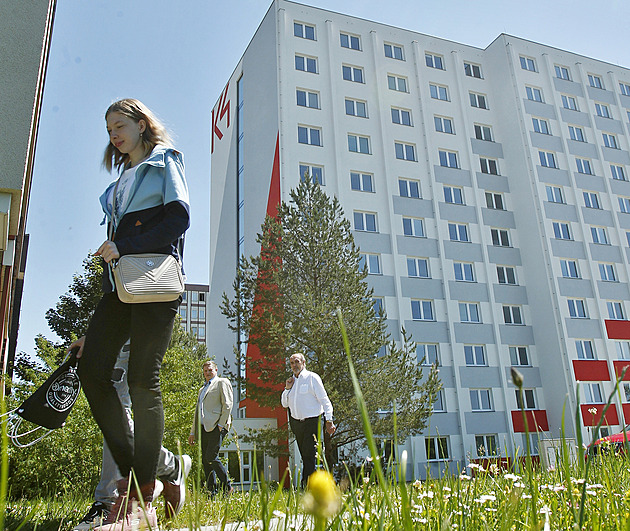 Nov opravená kolej K4 bude studentm slouit od nového akademického roku.