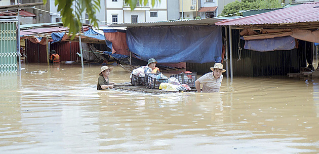 Počet obětí tajfunu Yagi ve Vietnamu dál stoupá. V Hanoji hrozí povodně