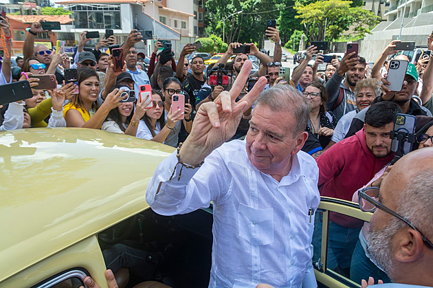 Rozkrýval volební podvody, teď na vůdce venezuelské opozice vydali zatykač