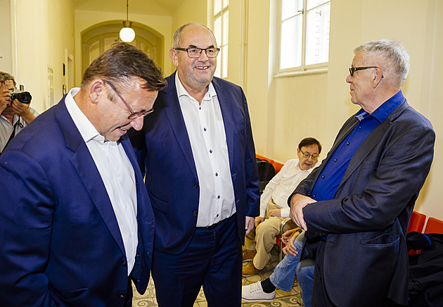 Soud projednává odvolání v kauze Pelty a Kratochvílové, trvají na své nevině