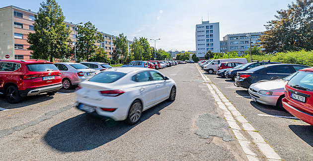 Po dvou letech zpoždění začne stavba parkovacího domu Rožberk, zkomplikuje dopravu