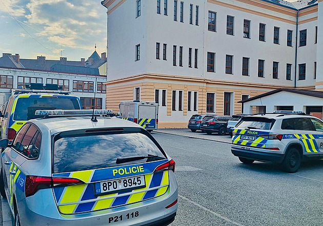Deváťačka v Domažlicích zaútočila nožem na spolužáky, dvě děti jsou zraněné