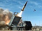Americké taktické balistické st�ely ATACMS mají dost�el a� 300 kilometr�.