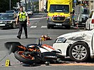 V ulici Na Pankrci se stetl osobn automobil s motocyklem. (1. z 2024)