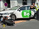 V ulici Na Pankrci se stetl osobn automobil s motocyklem. (1. z 2024)