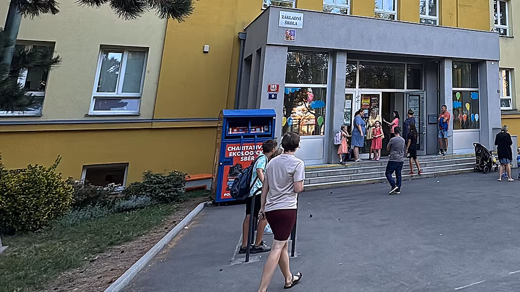 Anonym vyhrooval uloením bomby také na základní kole Jitní v Praze 4. kola...