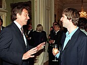 Noel Gallagher a premiér Tony Blair na party v Downing Street (30. ervence...