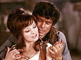 Jana Brejchová a Petr �t�pánek ve filmu Luk královny Dorotky (1970)