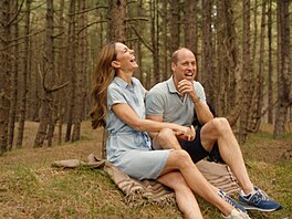 Princezna Kate a princ William na videu oznamujícím, �e princezna ukon�ila...