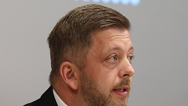 �Je prok�z�no, �e oba v�buchy provedli p��slu�n�ci rusk� zpravodajsk� slu�by GRU. Jejich motivem bylo zabr�nit dod�n� zbran� a munice do oblast�, kde rusk� arm�da prov�d�la sv� operace,� �ekl ministr vnitra V�t Raku�an na tiskov� konferenci. (29. dubna 2024)