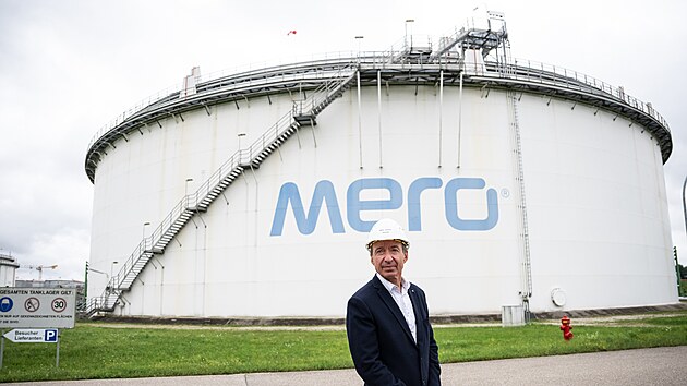 Celkov� kapacita n�dr�� na tankovi�ti MERO GERMANY v bavorsk�m Vohburgu an der Donau je 200 tis�c metr� kubick�ch ropy. (9. z��� 2024)
