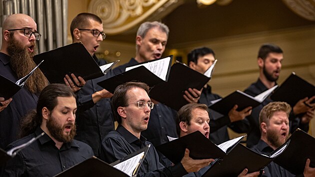 Na koncert v brnnskm Besednm dom vystoupila musk st eskho filharmonickho sboru Brno.