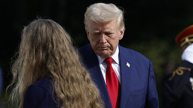 Donald Trump pi nvtv Arlingtonskho nrodnho hbitova (26. srpna 2024)