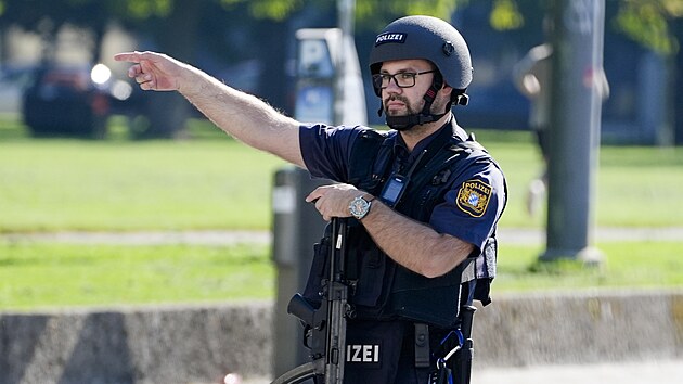 V Mnichov� zasahuje policie u Dokumenta�n�ho centra pro historii nacismu u izraelsk�ho konzul�tu. (5. z��� 2024)