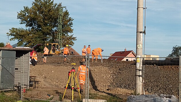 Stavbaistav nov eleznin nsep v alhosticch na Litomicku. Vlaky se na tra maj vrtit za nkolik dn.