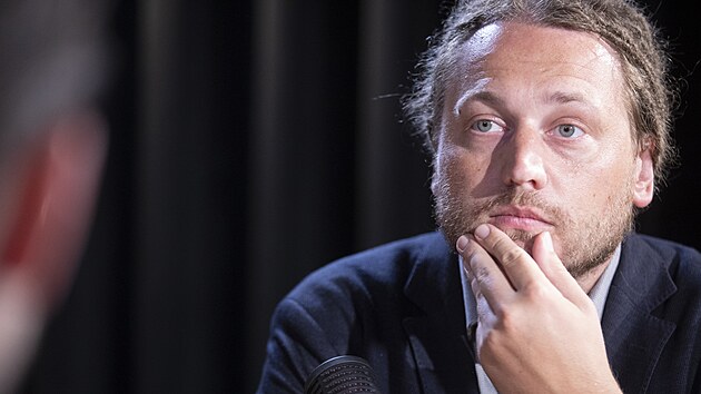 Hlavn ekonom investin skupiny Cyrrus Vt Hradil byl hostem podcastu Kontext. (3. z 2024)