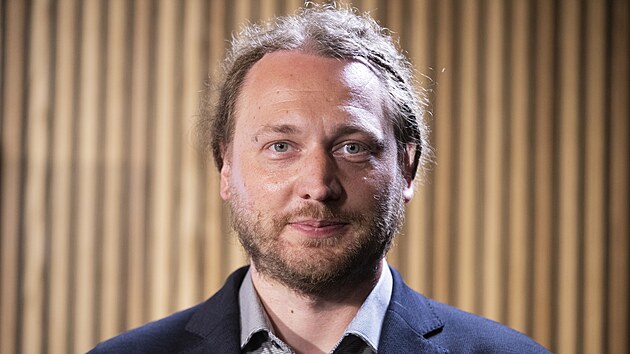 Hlavn ekonom investin skupiny Cyrrus Vt Hradil byl hostem podcastu Kontext. (3. z 2024)