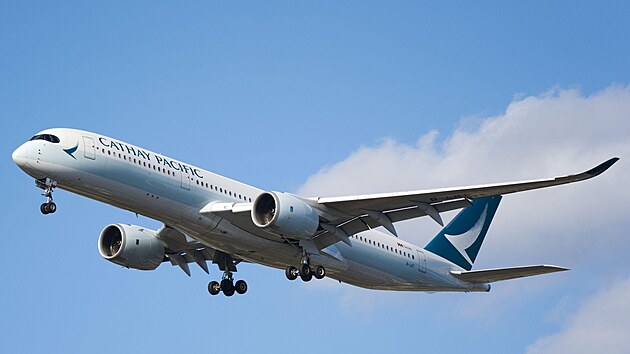 Airbus A350 spole�nosti Cathay Pacific p�istává na londýnském leti�ti Heathrow....