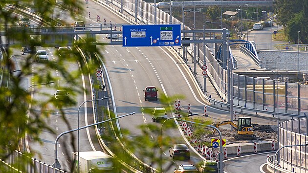 Nov mostn estakda na Tomkov nmst vrazn pomohla brnnsk doprav, i na zatku kolnho roku na n fungoval plynul provoz.