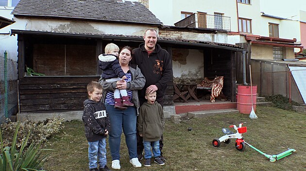 Rodina z Pelh�imova nem� pen�z nazbyt a tomu odpov�d� i jejich bydlen�.