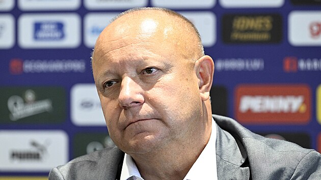 Pedseda FAR Petr Fousek na tiskov konferenci.