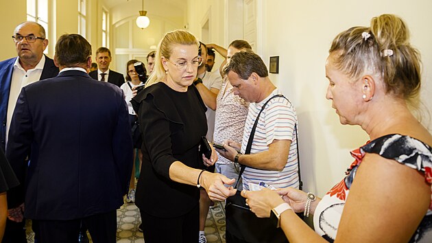 Fotbalov� boss Miroslav Pelta a jeho milenka Simona Kratochv�lov� u soudu (3. z��� 2024)