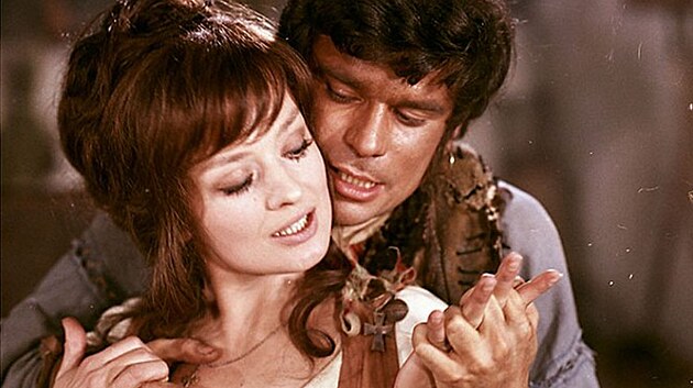 Jana Brejchov� a Petr �t�p�nek ve filmu Luk kr�lovny Dorotky (1970)