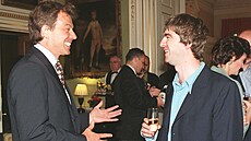 Noel Gallagher a premiér Tony Blair na party v Downing Street (30. ervence...