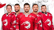 V nových dresech se ped sezonou usmívají také ampioni z Tince.