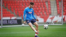 Martin Vitík na tréninku ped zápasem s Ukrajinou v Lize národ.