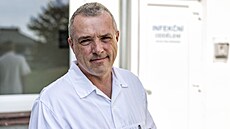 Primá� infek�ního odd�lení prost�jovské nemocnice Zden�k Proke�.