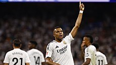 Kylian Mbappé se raduje z prvních ligových gól� v dresu madridského Realu.