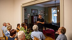 V Janákov památniku, kde pednáel muzikolog Jií Zahrádka, stojí i klavír,...