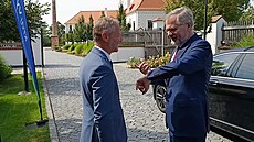 Premiér Petr Fiala v rozhovoru s vysoinským hejtmanem Vítzslavem Schrekem.