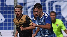 Olomoucký Mat�j Hada� (vpravo) v utkání proti Baníku Ostrava.