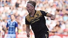 Ostravský záloník Matj ín se raduje ze svého gólu.