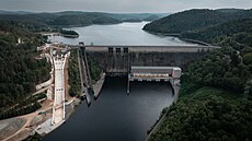 Na Orlické p�ehrad� pokra�uje výstavba dopl�kového bezpe�nostního p�elivu,...