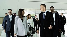 V dalích  dnech návtvy u Szijjártó oblékl tradiní sako. (4. záí 2024)