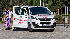 Osmimístné autobusy na objednávku mají zachovat dopravu v místech, kde se...