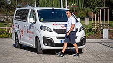 Osmimístné autobusy na objednávku mají zachovat dopravu v místech, kde se...