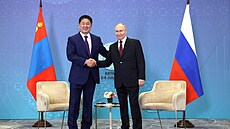 Mongolský prezident Uchnágín Chürelsüch s ruským prezidentem Vladimirem Putinem...
