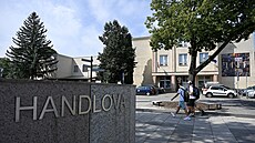 Slovenský premiér Robert Fico nav�tívil obec Handlová, kde se v kv�tnu stal...