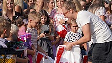 Brankáka Barbora Votíková vítá prváky ve kole v Most.