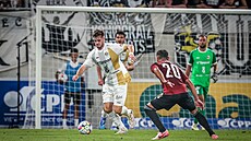 Daniel Samek (vlevo) bhem zápasu proti Spart.