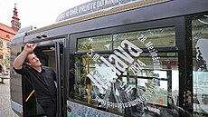 Do grafiky a barev festivalu Ji.hlava u se odl jeden z jihlavskch autobus....