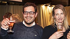 Anna Polívková s pítelem Giuseppem na premiée filmu Po em mui touí 2 (2022)